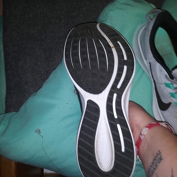 🏀 Nike - NWOT Running sneaker - Picture 3 of 5